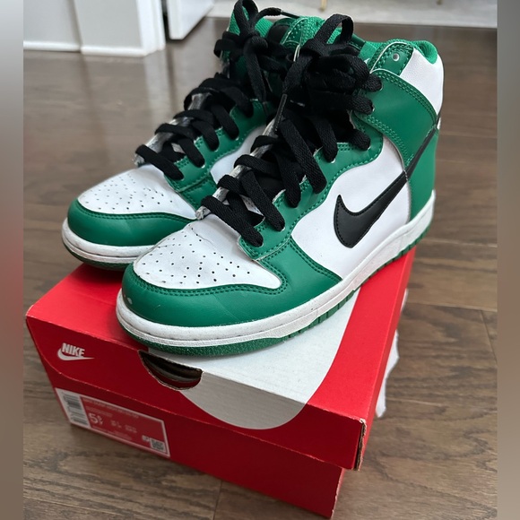 NIKE Dunk High Green White Sneakers w/ Box  in Boys Size 5.5 - Picture 1 of 11